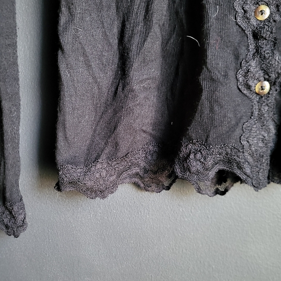 Free People Women's Black Big Love Rib Cardi Lace Trim Long Sleeve Button Sz M - Picture 5 of 8